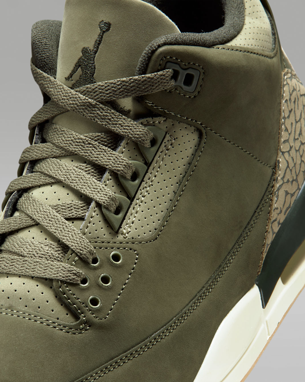 Air Jordan 3 Retro 'Medium Olive'